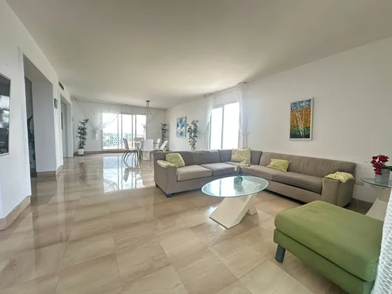 Apartamento Frente Al Mar En Venta, 3 Habitaciones, En El  Malecon De Santo Domingo