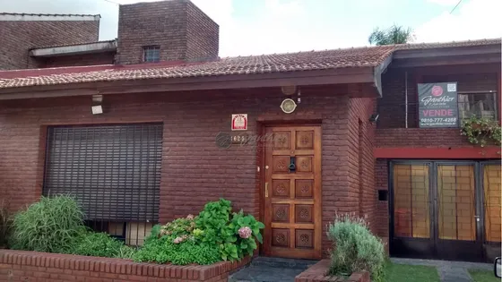 Hermosa Propiedad En Venta En Zárate Oportunidad Permuta Residencial Chalet