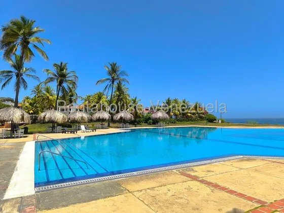 En Venta Comodo Y Acogedor Apartamento Con Salida Directa Al Mar. Guacuco - Isla De Margarita. Dm