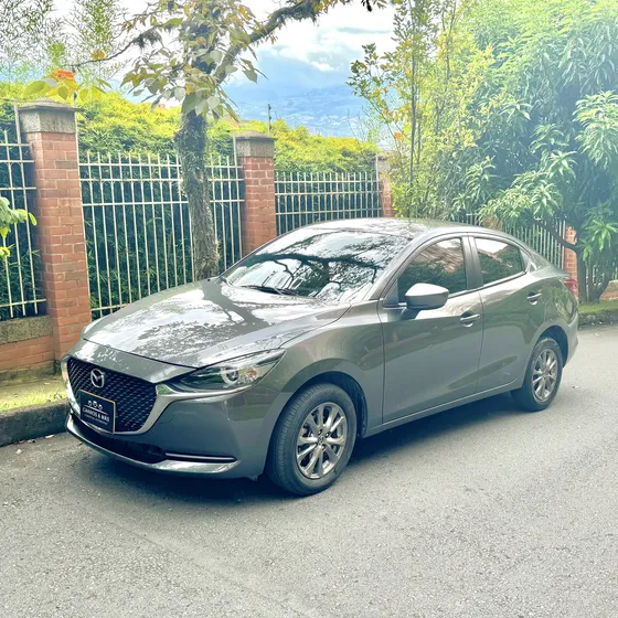 Mazda 2 1.5 Touring Automático Sedan