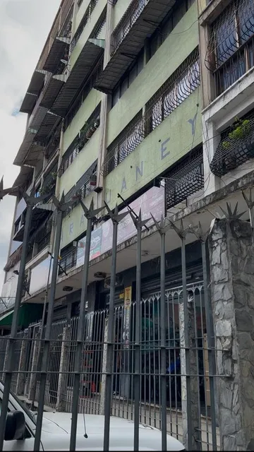 Av. Roosevelt / Local Comercial / 32,9 M² / 1 Baño / 1 Pe Para Clientes Y 1pe Para Dueños 