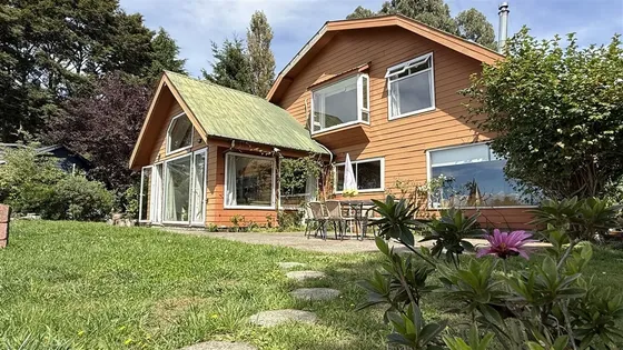 Casa En Venta De 5 Dorm. En Puerto Varas