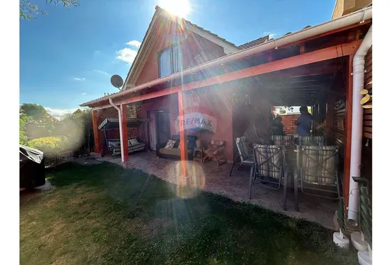 Casa De 2 Pisos 3d/2b/ 2e