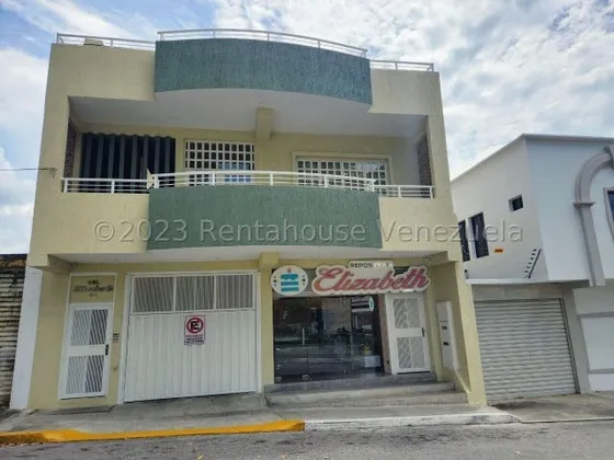 Maritza Lucena Tiene Edificio Comercial Y Residencial En Venta En San Felipe. Amplio Local Equipado, Tanque Subterráneo, Gas Industrial Y Planta Eléctrica, Cámaras De Seguridad. Pent House Amoblado.