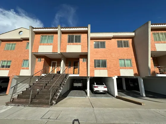 Josseyris Jimenez Vende Apartamento En Mañongo Res Doral Park