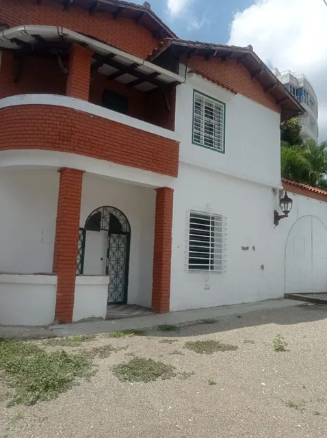 Urb La Castellana Sector Pedregalcasa En Alquiler,645m2