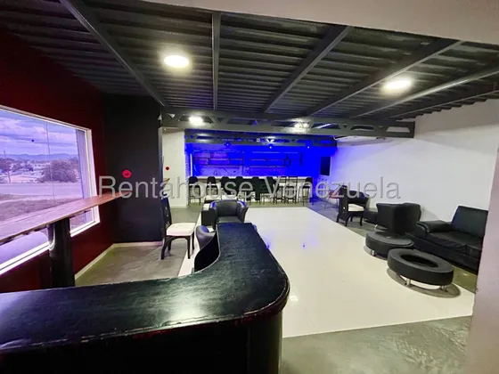 Dennymar, Vende Complejo Comercial Ubicado En Quibor Posee 5.000m2 Con Tanque Subterraneo Posee Locales Comerciales, Discoteca Y 1 Peq Apartamento B5a24532                                             