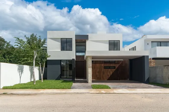 Casa En Venta En Mérida, Privada La Rejoyada, Komchen ( L. 339)