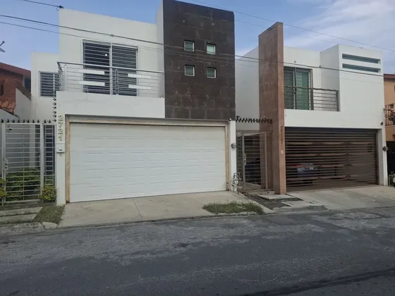 2 Casas En Venta En  Las Torres