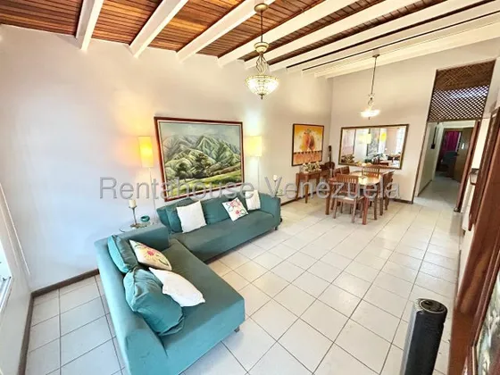 Maribel Morillo Asesor Inmobiliario De Rentahouse Vende Estupenda Casa-quinta; Posee 3 Hab.2 Baños; Condominio Privado Del Este; Con Bellas Y Muy Completas Areas Comunes; Este De Barquisimeto;    Lara
