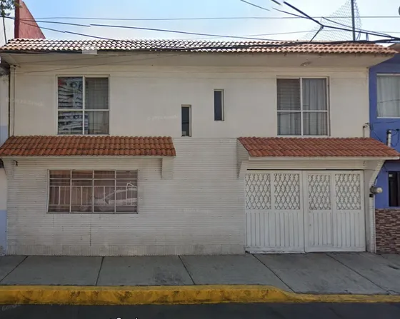 !!!!!!se Vende Casa!!!!excelente Ubicación!!moguer 94, Cerro De La Estrella!!!remates Hipotecarios      