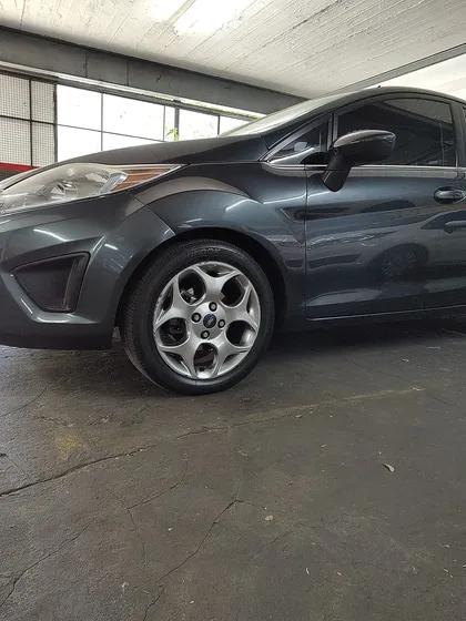 Ford Fiesta Kinetic 1.6 Design Sedan 120cv Trend