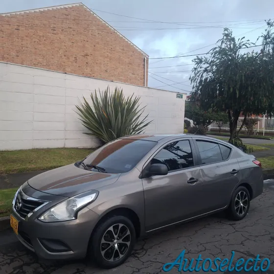Nissan Versa 1.6 Sense