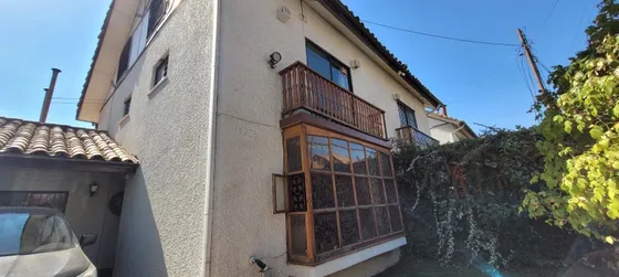 3 Pisos. 4 Dormitorios Y 2 Baños