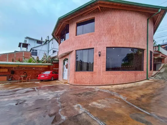Casa De 6 Hab 5 Baños 6 Puestos Amoblada Piso De Mármol 