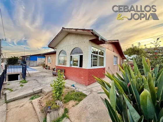 Casa En Venta De 3 Dorm. En Villa Alemana