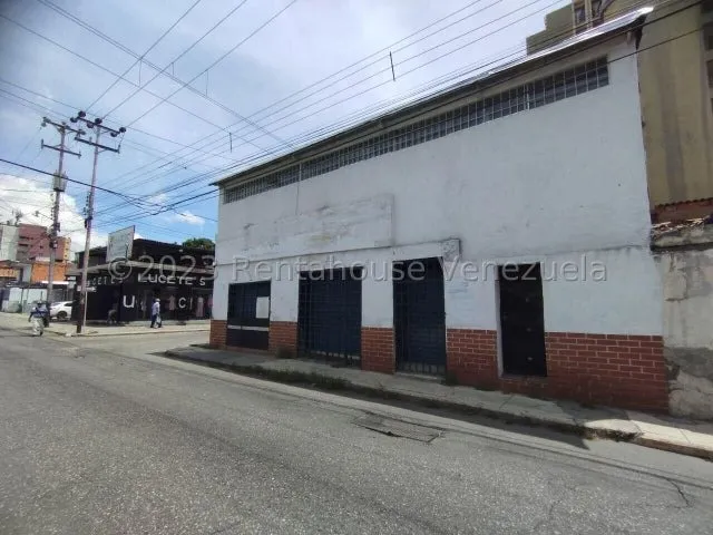 Erika Armeya Vende, Local En  Zona Este De Barquisimeto . Flex: 25-5894