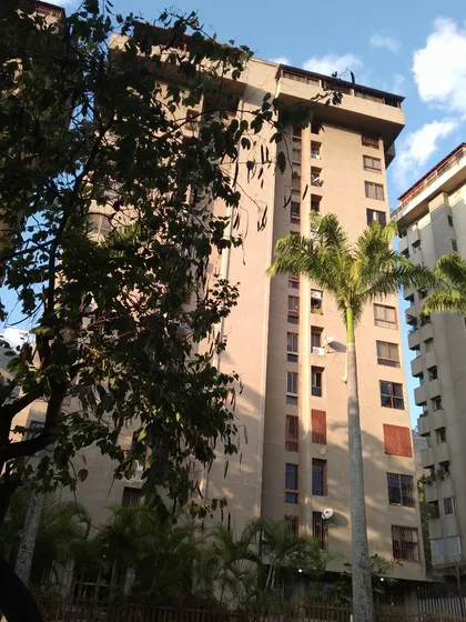 Se Alquila Cómoda Habitación Amoblada En La Urb. Terrazas Del Ávila. Con Baño Privado. Az