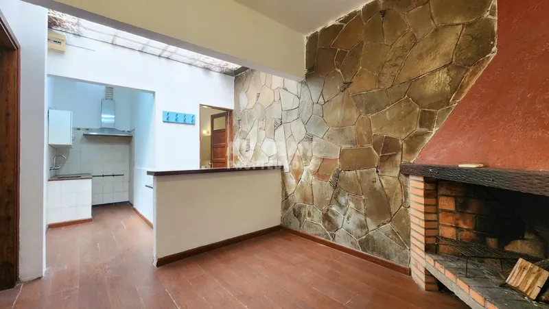 Apartamento En Alquiler De 2 Dormitorios En Tres Cruces