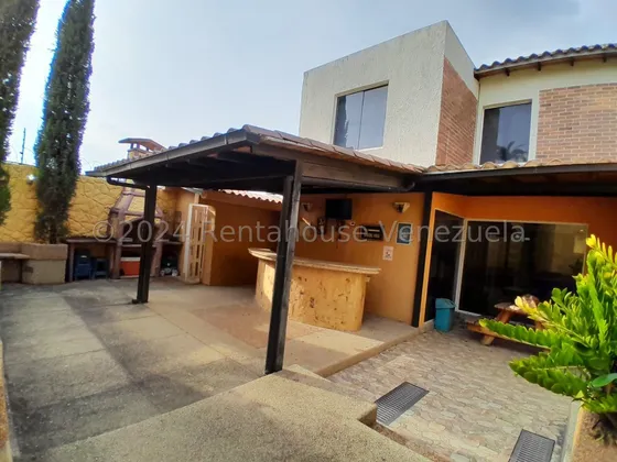 Hermoso Townhouse En Venta En Mañongo Fmp Naguanagua Con Pozo Piscina Exclusivo Conj Privado