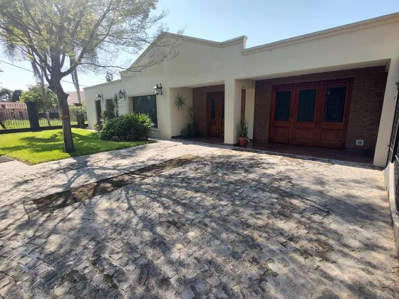Venta Casa Impecable Piscina Quincho Cochera Cubie