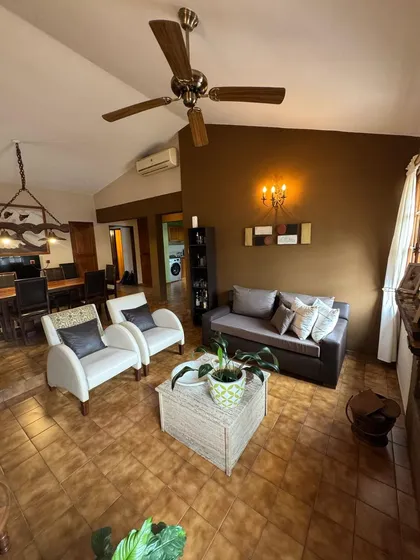 Casa En  Arguello 4 Dormitorios 2 Baños 1 Escritorio Con Pileta Y Asador