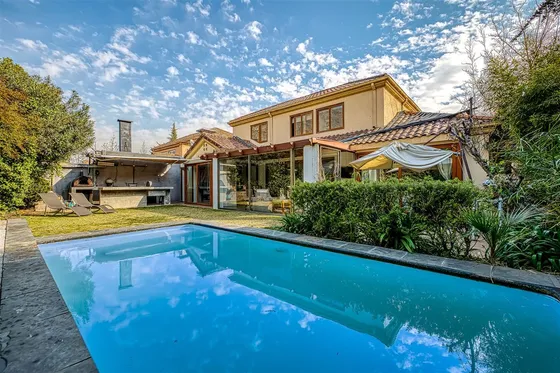 Casa En Venta 2 Pisos Excelente Ubicación