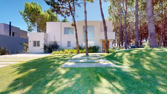 Casa De 5 Ambientes En Pinamar - Herradura Y Estribo