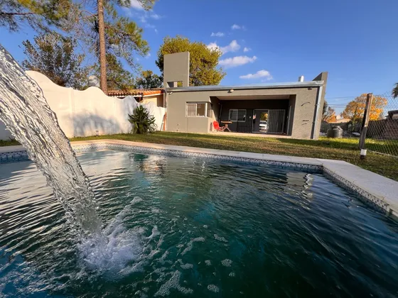 Casa En Venta 2 Dormitorios Con Pileta En Funes 