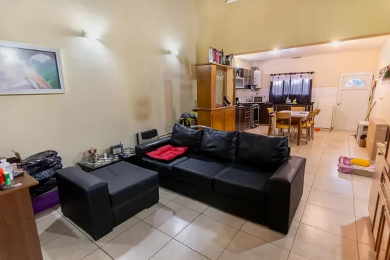 Venta De Casa 2 Dormitorios Con Cochera En Rosario - Humberto Primo Al 1500