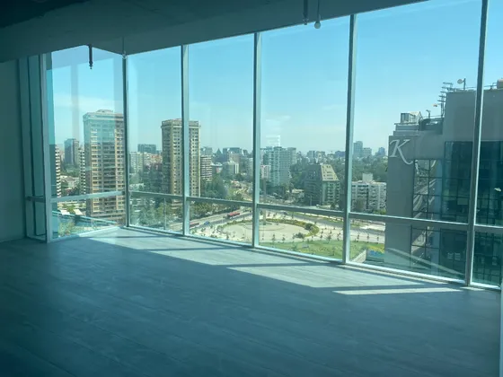 Excelente Oficina Ubicada En La Comuna De Vitacura