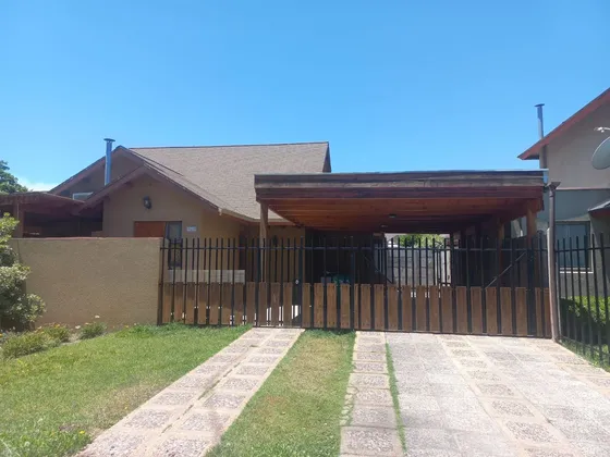 Casa En Arriendo De 5 Dorm En Condominio . En San Bernardo