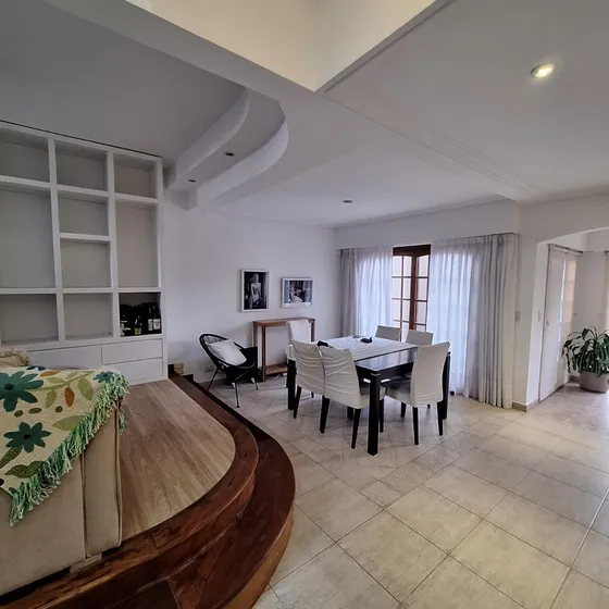 Impecable Casa En Lote Propio En Ciudad Jardín
