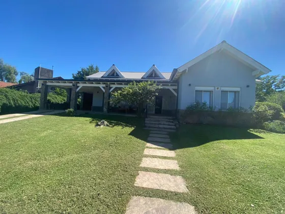 En Venta Vivienda En Villa General Belgrano - Viv0326