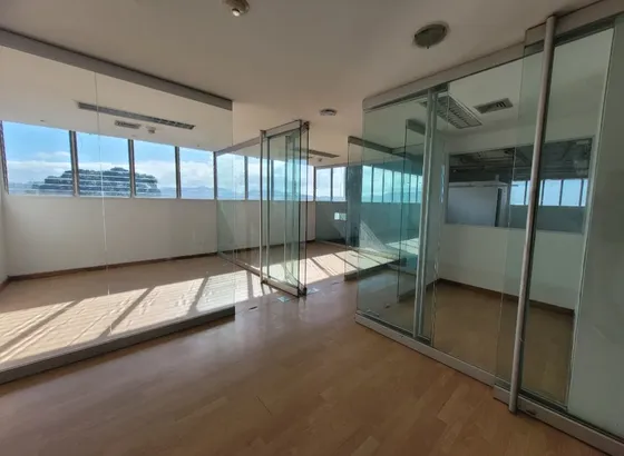 Excelente Piso Industrial En Alquiler De 200 M2 Con Ofcinas Y Deposito Lm26.21036