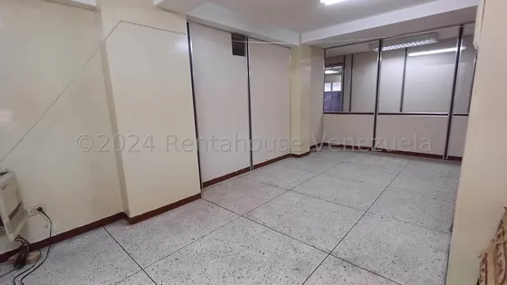 Local Comercial En Alquiler Parque Carabobo Dm 24-27743