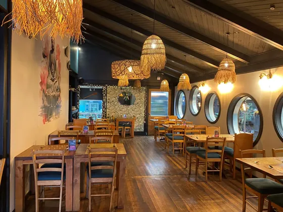 Amplio Local Para Restaurant En Isla Teja