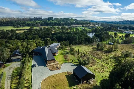 Casa De Alto Estandar Con Orilla De Rio En Puerto Varas