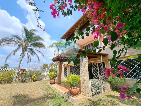Vendo Estupenda Casa La Tahona. Vista Agradable. Calle Cerrada. Jardín Amplio 