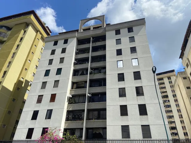 Apartamento En Alquiler En Lomas Del Avila En Calle Cerrada 