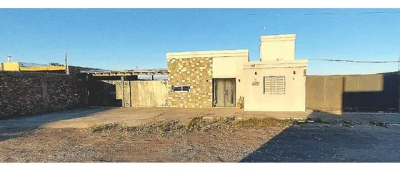 Casa Con Patio Muy Amplio C Pileta - Calefon Solar - Porton Automatico - 3 Split Frio-calor - Sólo 1 Año De Antigüedad.