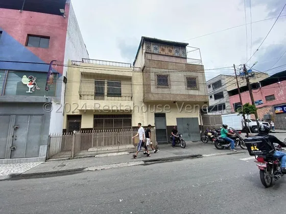 Y.t. Casa En Venta, Catia Mls #24-28558