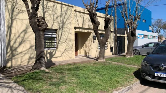 Casa En Venta - 2 Dormitorios 1 Baño - 103mts2 - Chascomús