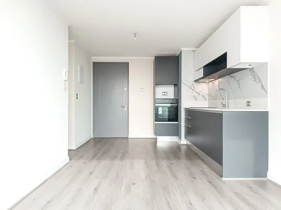Edificio Av. María Rozas Velásquez (1 Est.) Vista Norte P