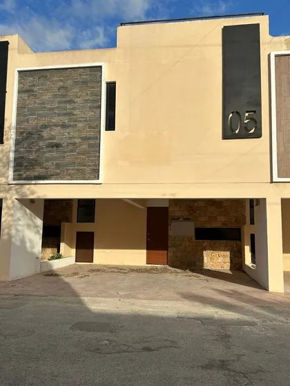 Townhouse En Renta En Temozón Norte