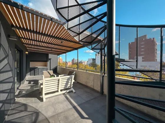 Departamento De 3 Dormitorios Con Gran Balcón Y Terraza Con Pileta Propia