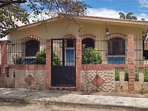 Casa En Venta Urbanizacion Trigal Norte Calle Abierta, Valencia. St
