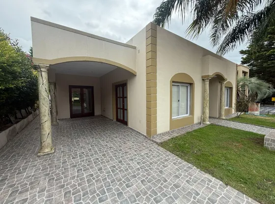 Casa 4 Amb. En Venta. Country Venado Ii