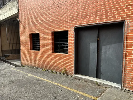 Se Alquila Galpon 220m² 2b / 1o Piedra Azul