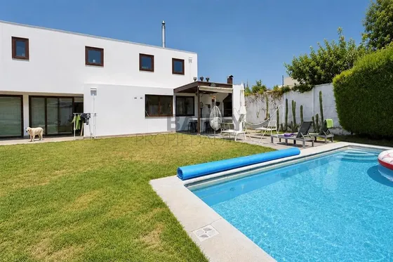 Espectacular Casa Mediterranea En Concón 5d/5b/3e 23000 Uf